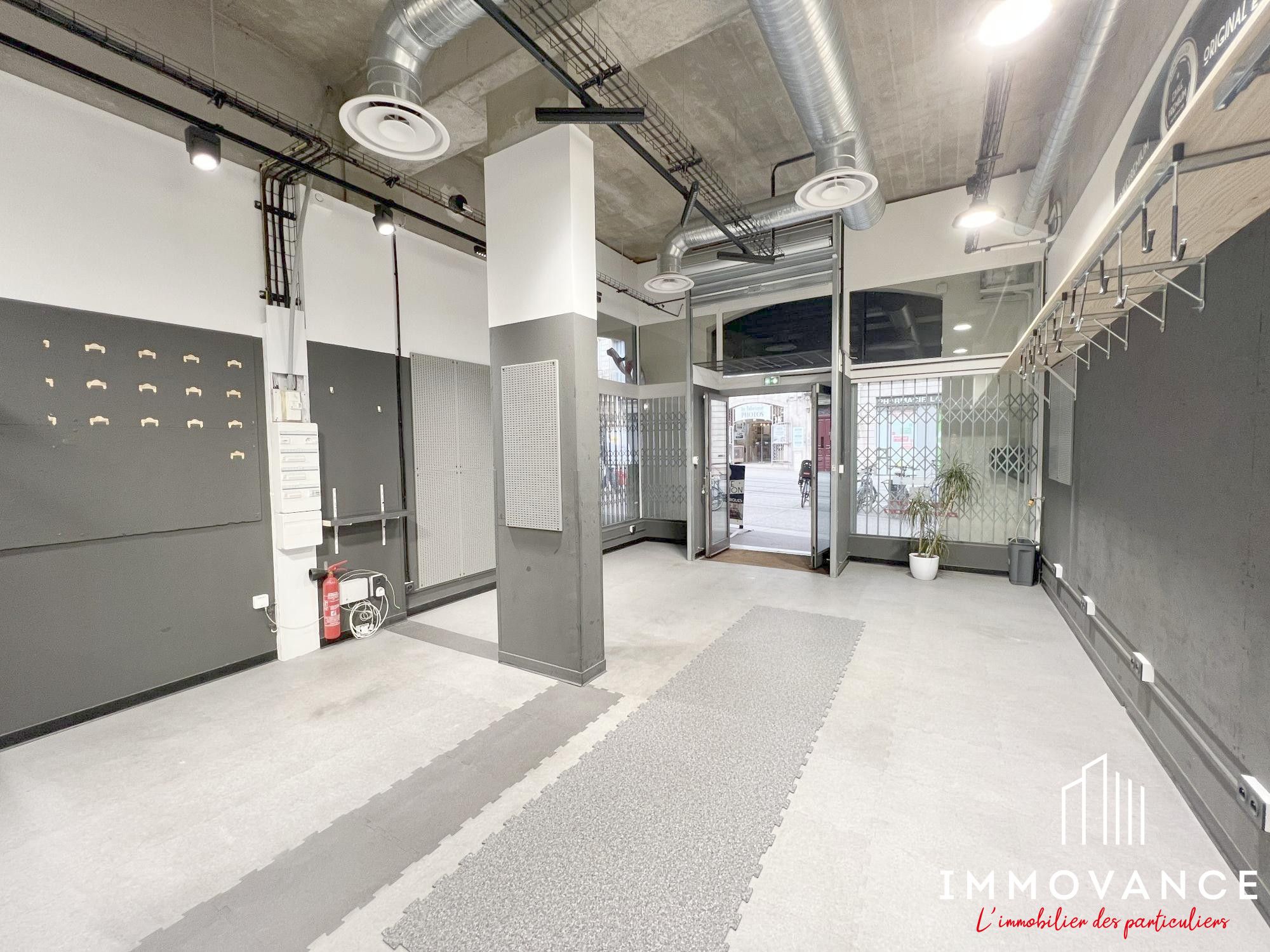 Murs Commerciaux / Montpellier / Ecusson