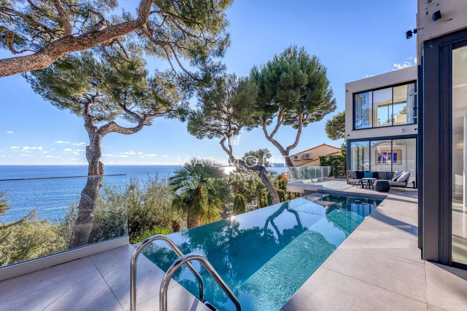 VILLA CONTEMPORAINE AU COEUR DU CAP D'EZE
