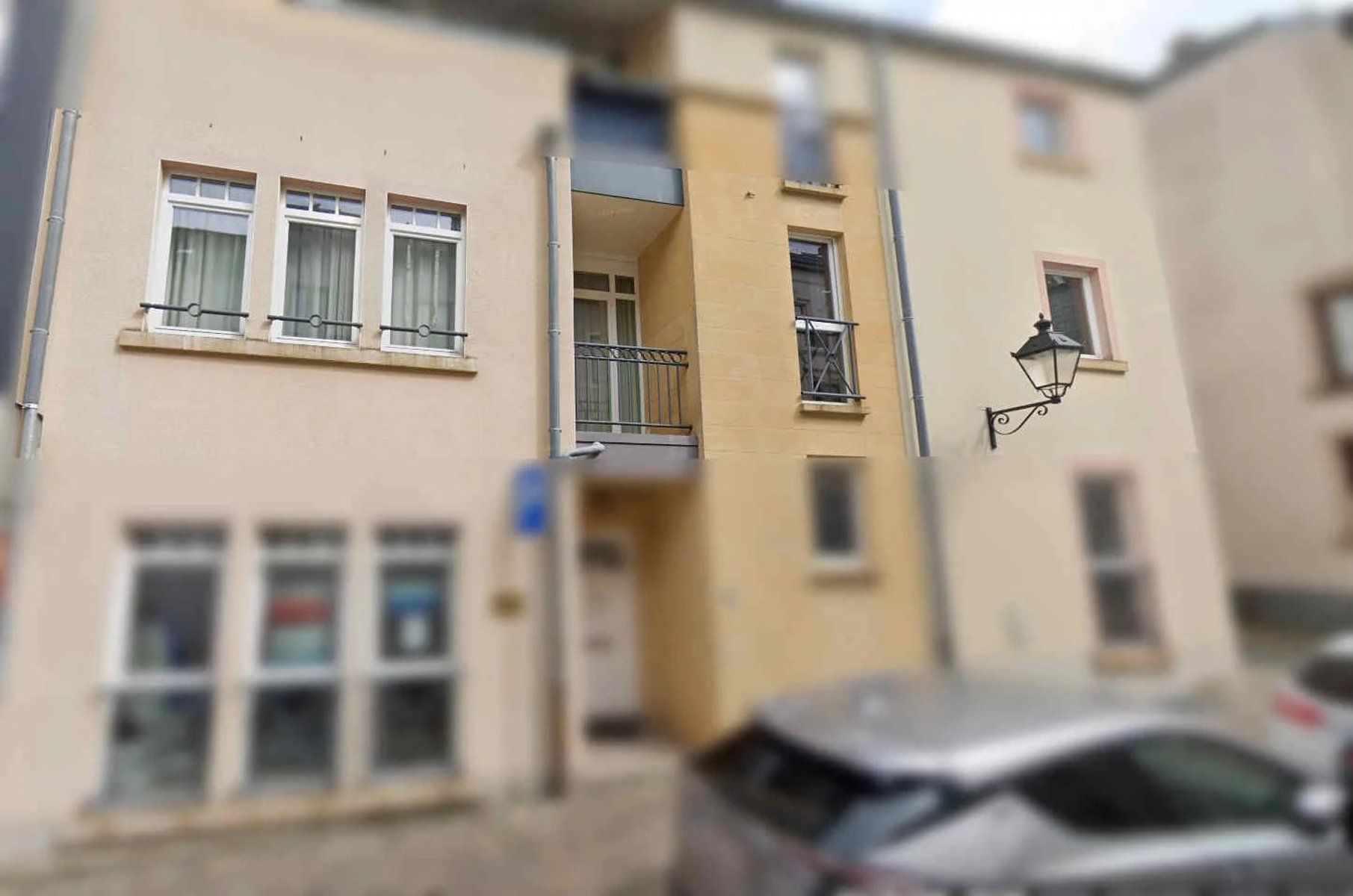 Arlon centre 2 ch + garage.