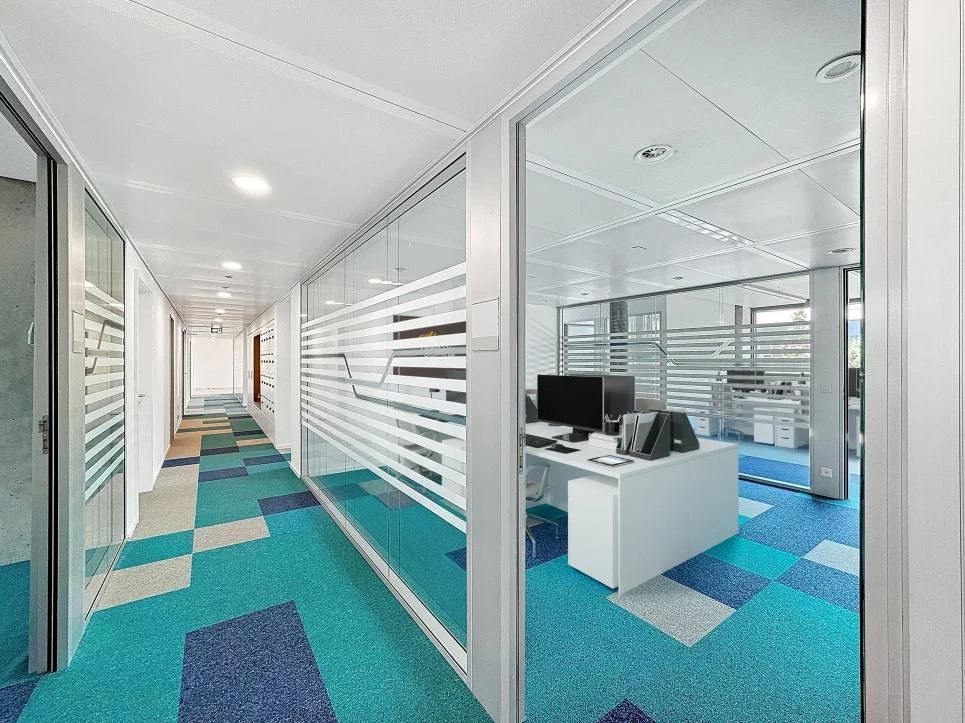 Bureaux spacieux à louer, emplacement stratégique proche de l'aéroport. - Photo 1