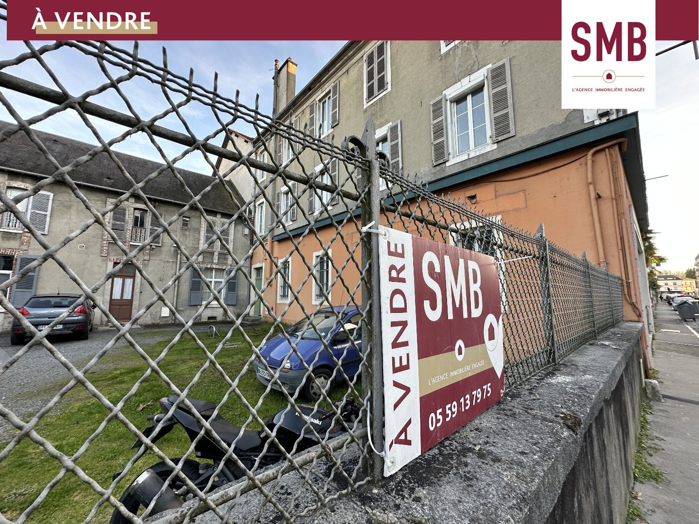 Parking extérieur - Photo 1