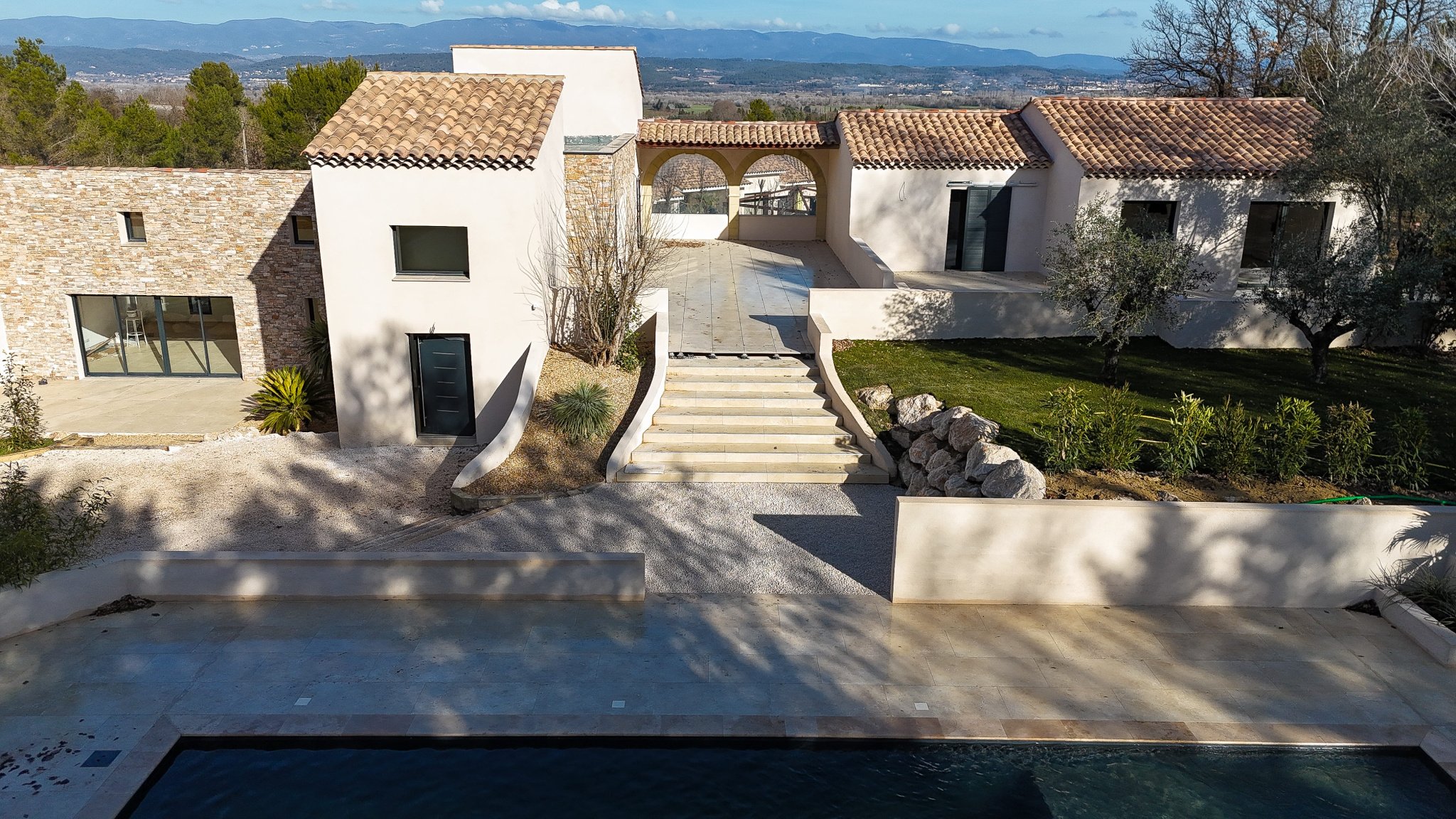 NORD d'Aix-en-Provence Maison de plain-pied avec dépendances - Photo 1