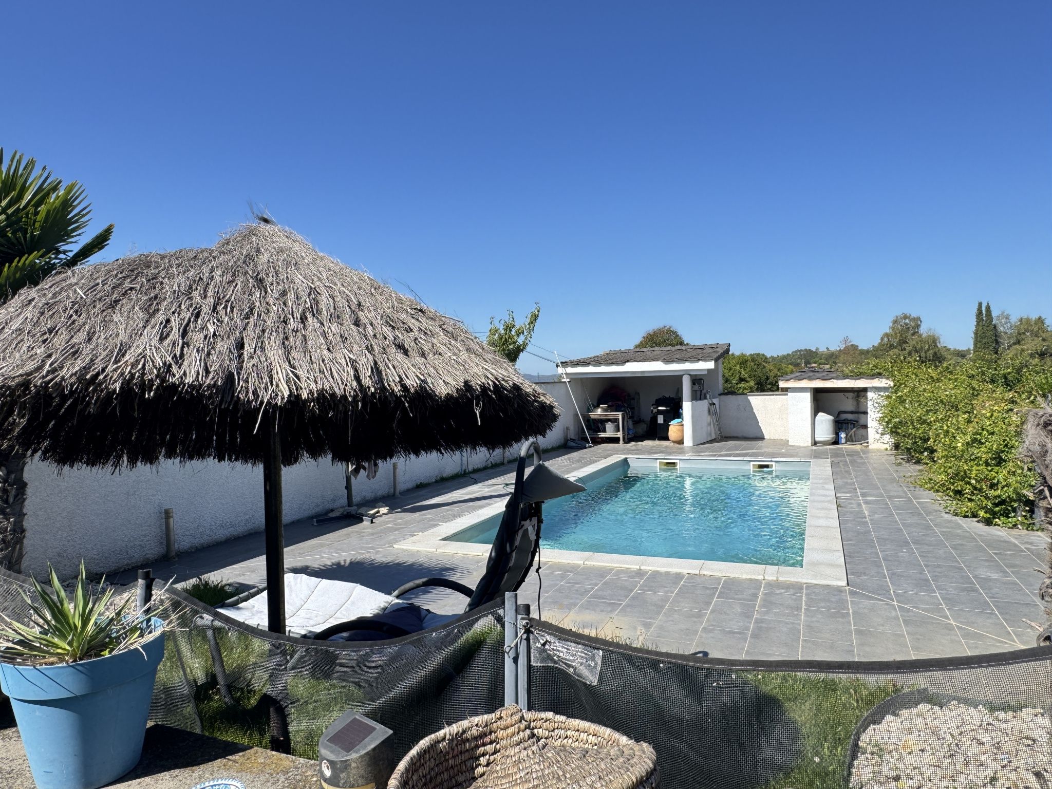 Maison moderne (2015) de 175 m2, avec 5 Chambres, piscine et