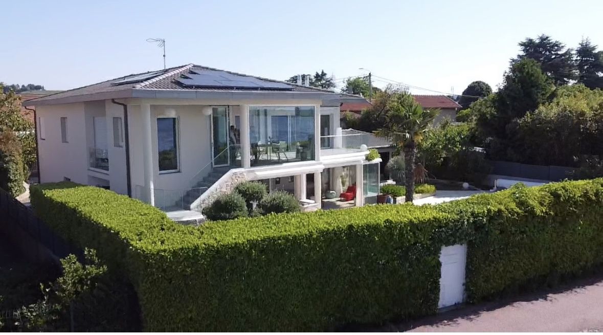 Exceptionnelle demeure de prestige sur les berges du Rhône à