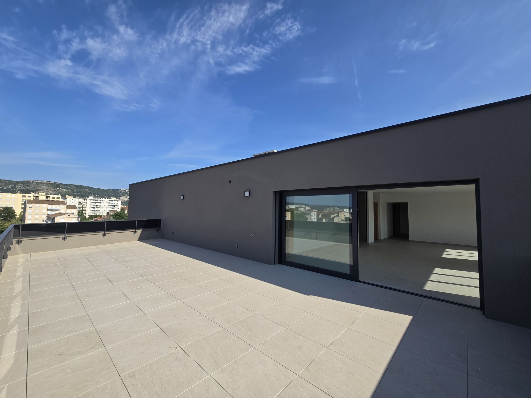 Valence, Appt T5 dernier étage avec terrasse proche Danton