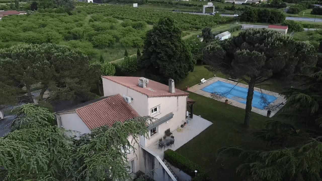 Le Domaine Familial d'Exception : 162 m2 de Charme sur 6000
