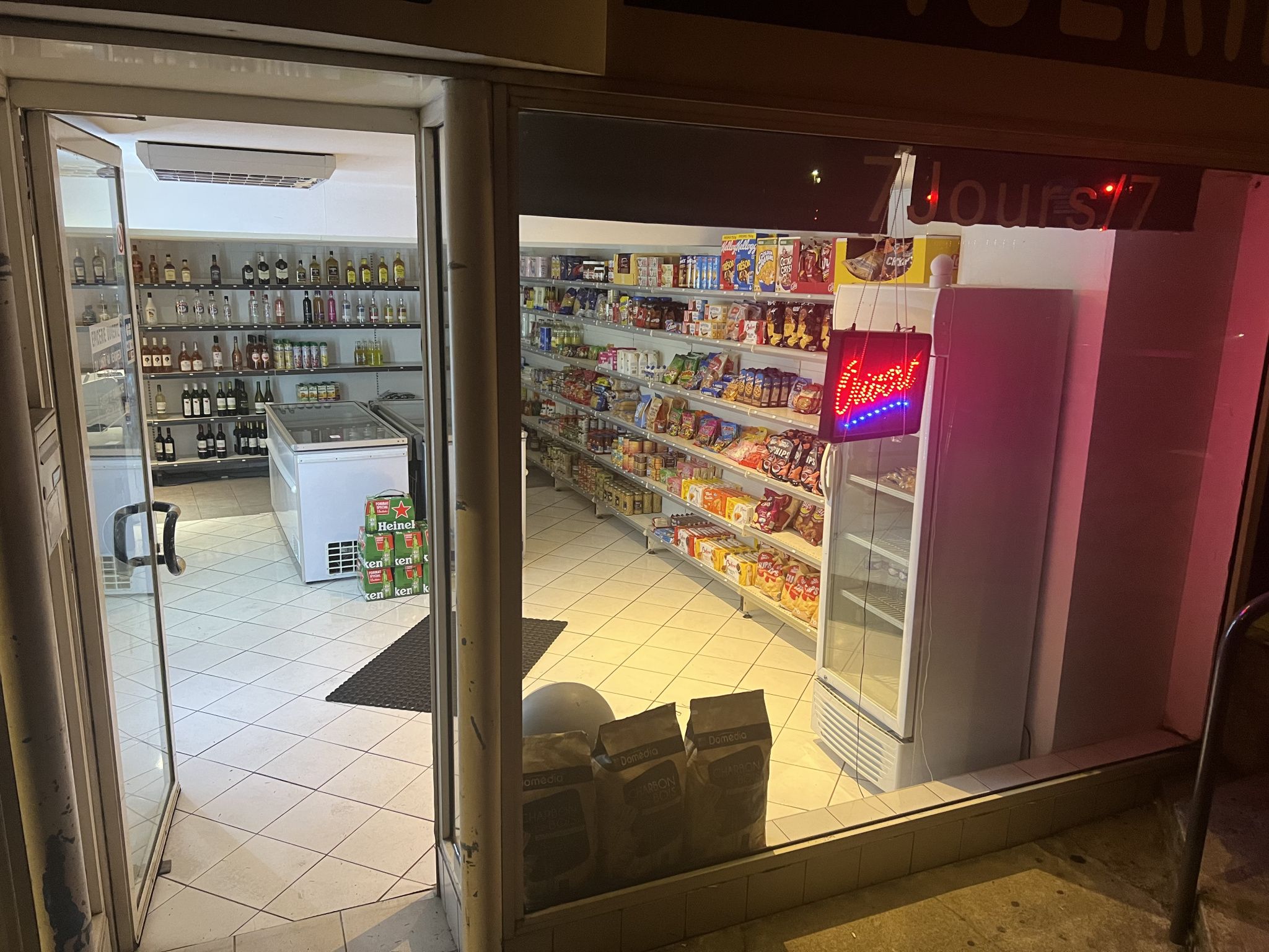 Vente, Fonds de commerce, Épicerie de nuit à Tournon-sur-Rh