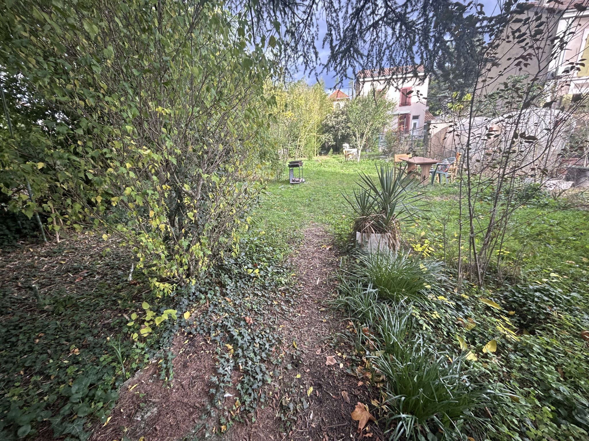 A vendre terrain constructible de 400 m2, centre ville de RO