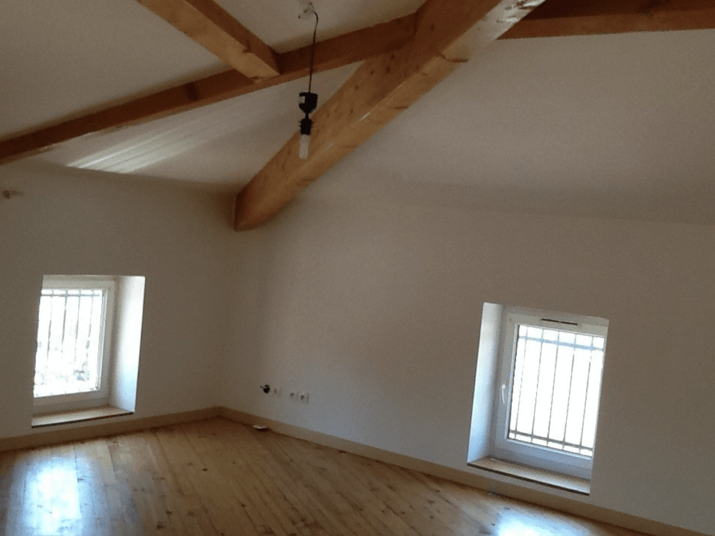 Proche de Valence, immeuble de rapport- 4 logements et 1 loc